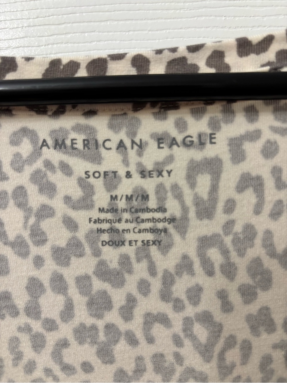 American Eagle Soft & Sexy Leopard Print V-Neck Top Women’s Size Medium - Picture 4 of 6